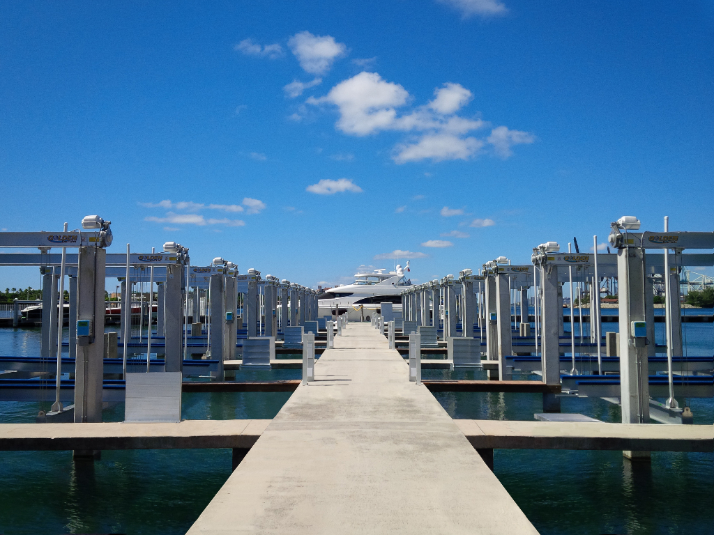 4-Post-Marina