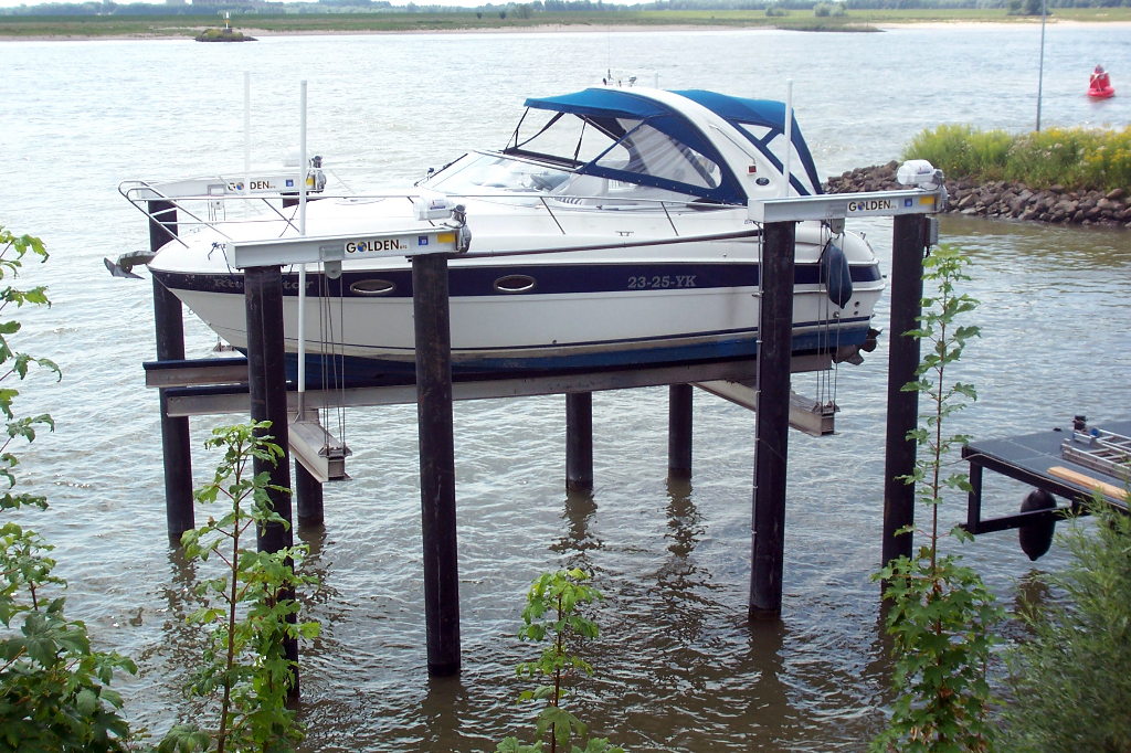 8-Post-Boat-Lift